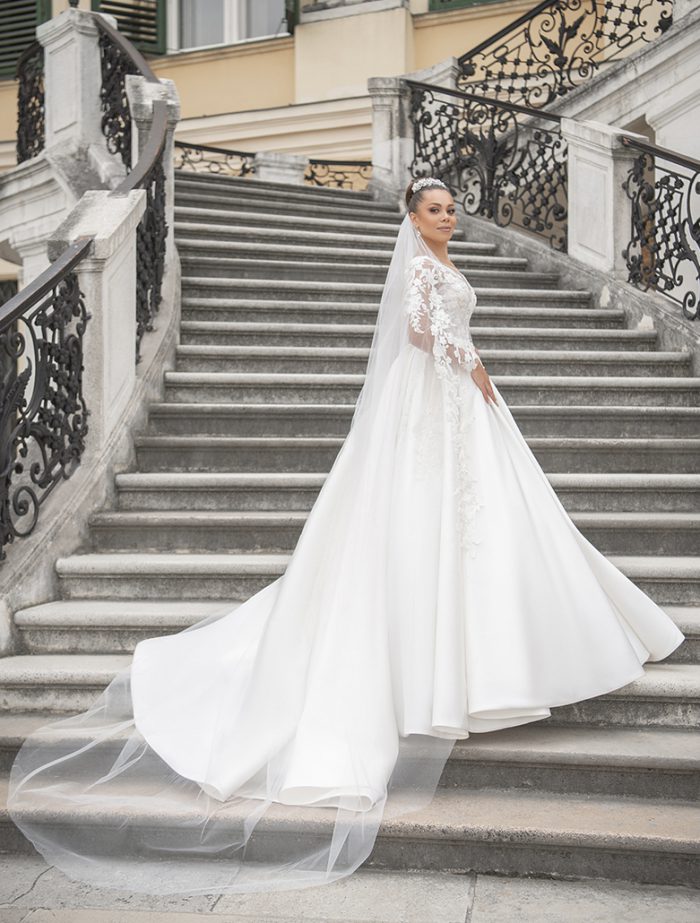 wedding-dress-irvalda-vienna-online-order-model-eleonora-deluxe