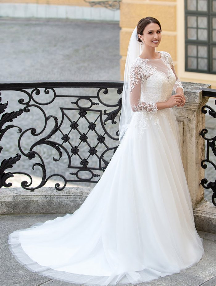 wedding-dress-irvalda-wedding-fashion-vienna-online-order-dress-model-Pia