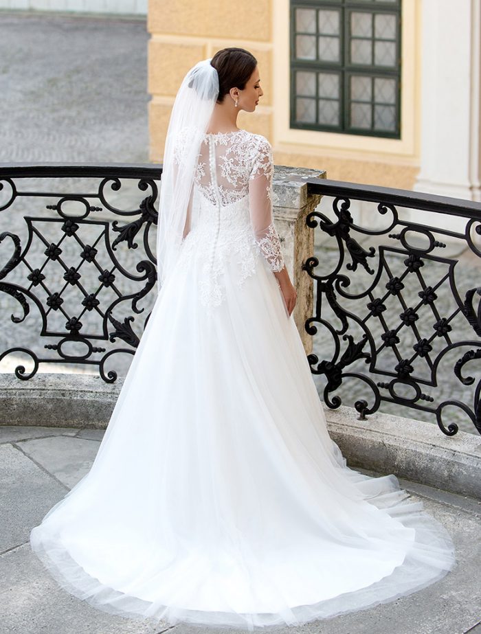 wedding-dress-irvalda-wedding-fashion-vienna-online-order-dress-model-Pia