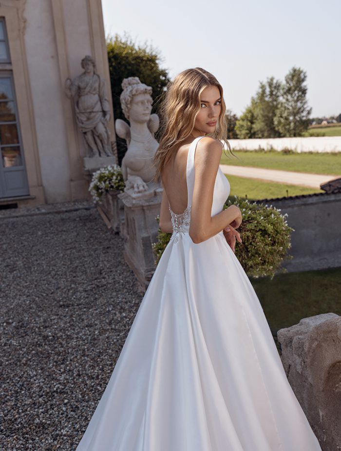 irvalda-wedding-dresses-vienna-online-order-model-WELLS